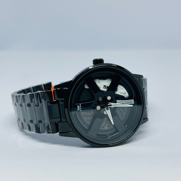 FB(113) Black analog dial with silver hour markers and hands