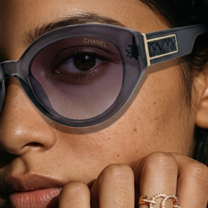 Women's sunglasses with UV protection lenses