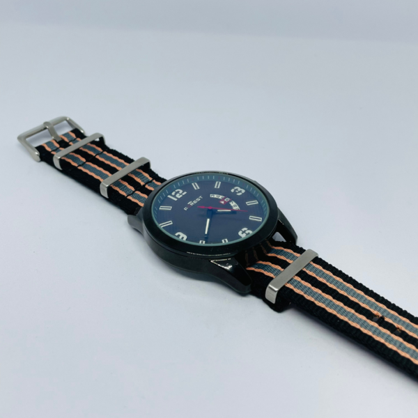 Classic NATO Strap Watch – Waterproof & Lightweight