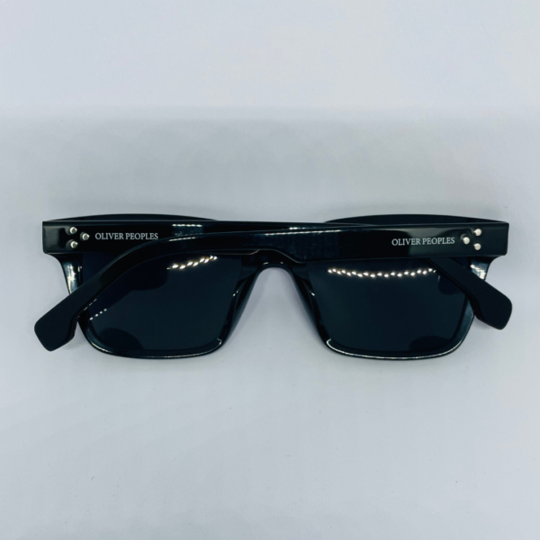 Lightweight fashionable black sunglasses