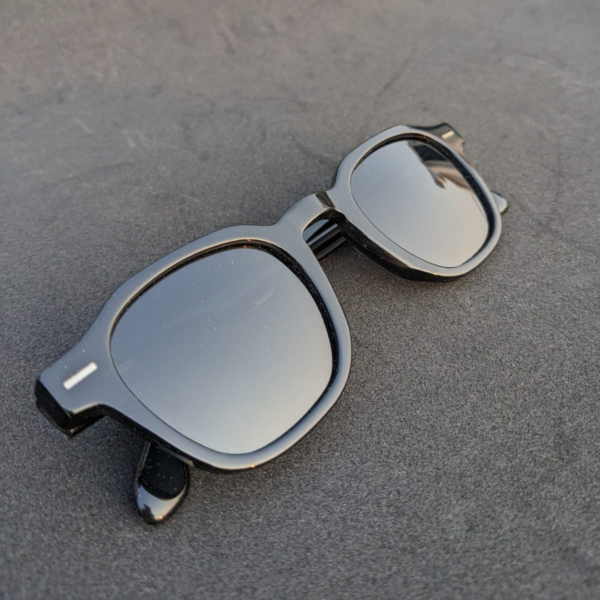 Polarized sunglasses for driving and sports