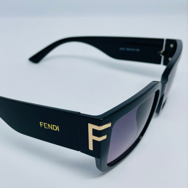 Stylish women’s sunglasses for beach and travel