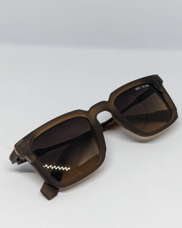 MIGNON FB (12) Close-up of acetate front and metal temple arm brown sunglasses