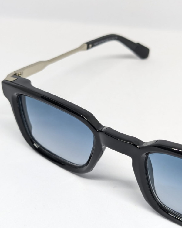 MIGNON FB (4) Close-up of silver metal temple arm on square frame sunglasses
