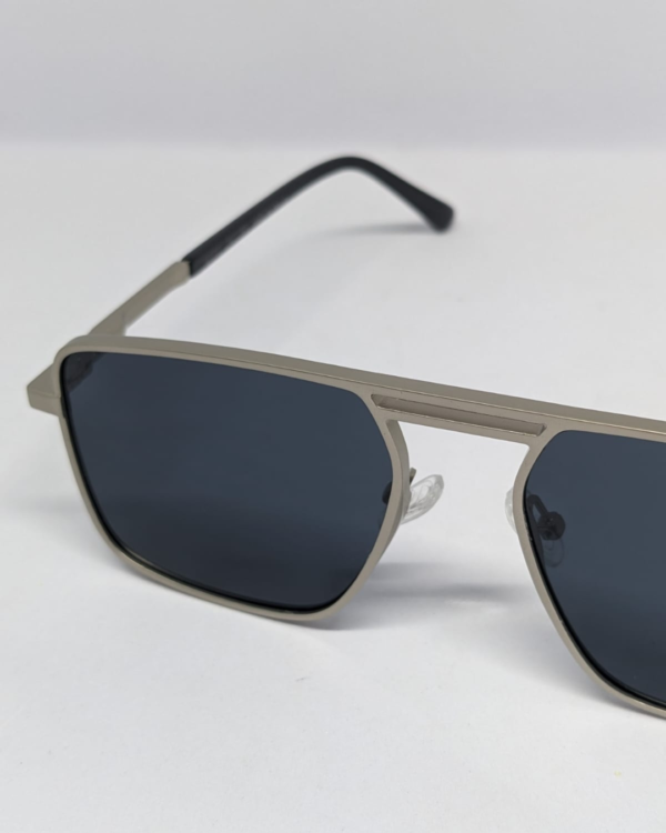 MIGNON FB (7) Square navigator sunglasses metal alloy frame close up