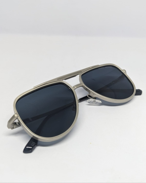 MIGNON FB (7) Aviator sunglasses with silver metal frame and dark smoke lens front view
