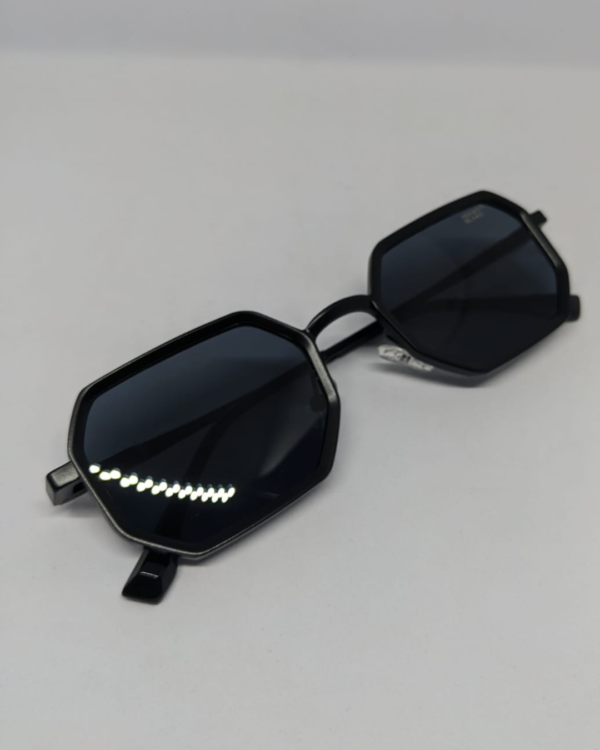 Untitled design(3) Close-up of dark grey lens on octagonal aluminium sunglasses